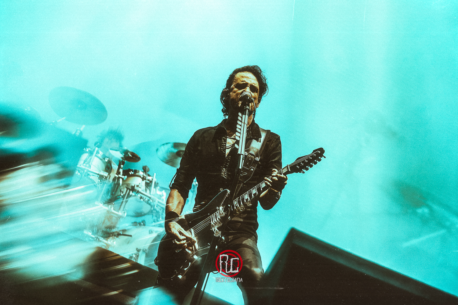 Gojira performing live